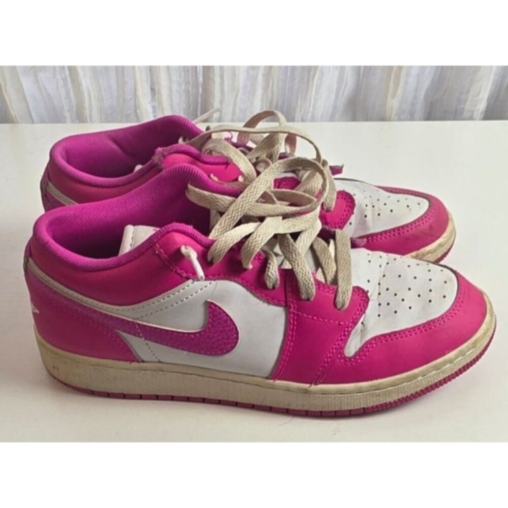 Nike Air Jordan 1 Low Fire Pink and White size 5.5